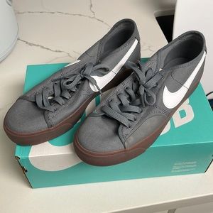 Nike SB low top Blazer. Grey, gumsole. Men’s 6, Women’s 7.5.